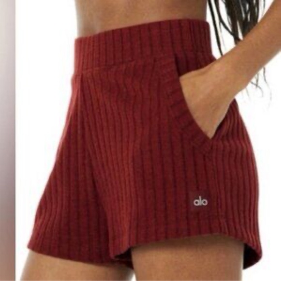 Alo lounge ribbed shorts - Picture 2 of 6